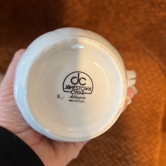 DC Jamestown China. Allegro - Gold Trim - Sugar Bowl, Vase, Creamer - Picture 4 of 10